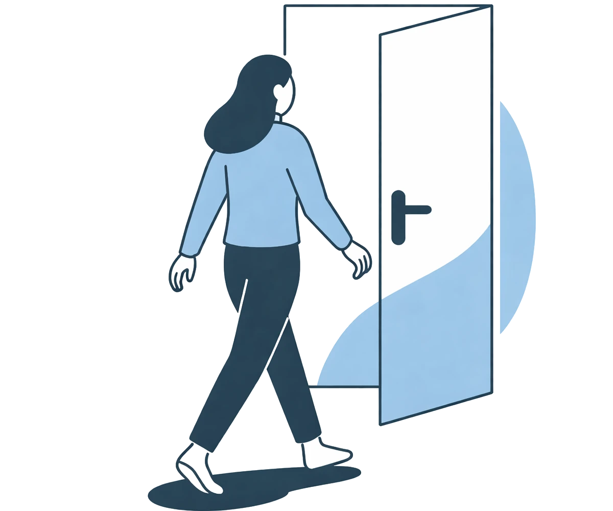 Person der går mod en åben dør